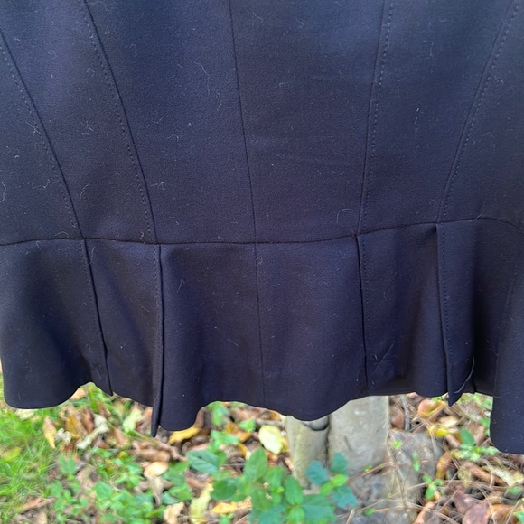 Beautiful WHBM blazer size 12.  Worn a few times only excellent condition - Picture 3 of 5